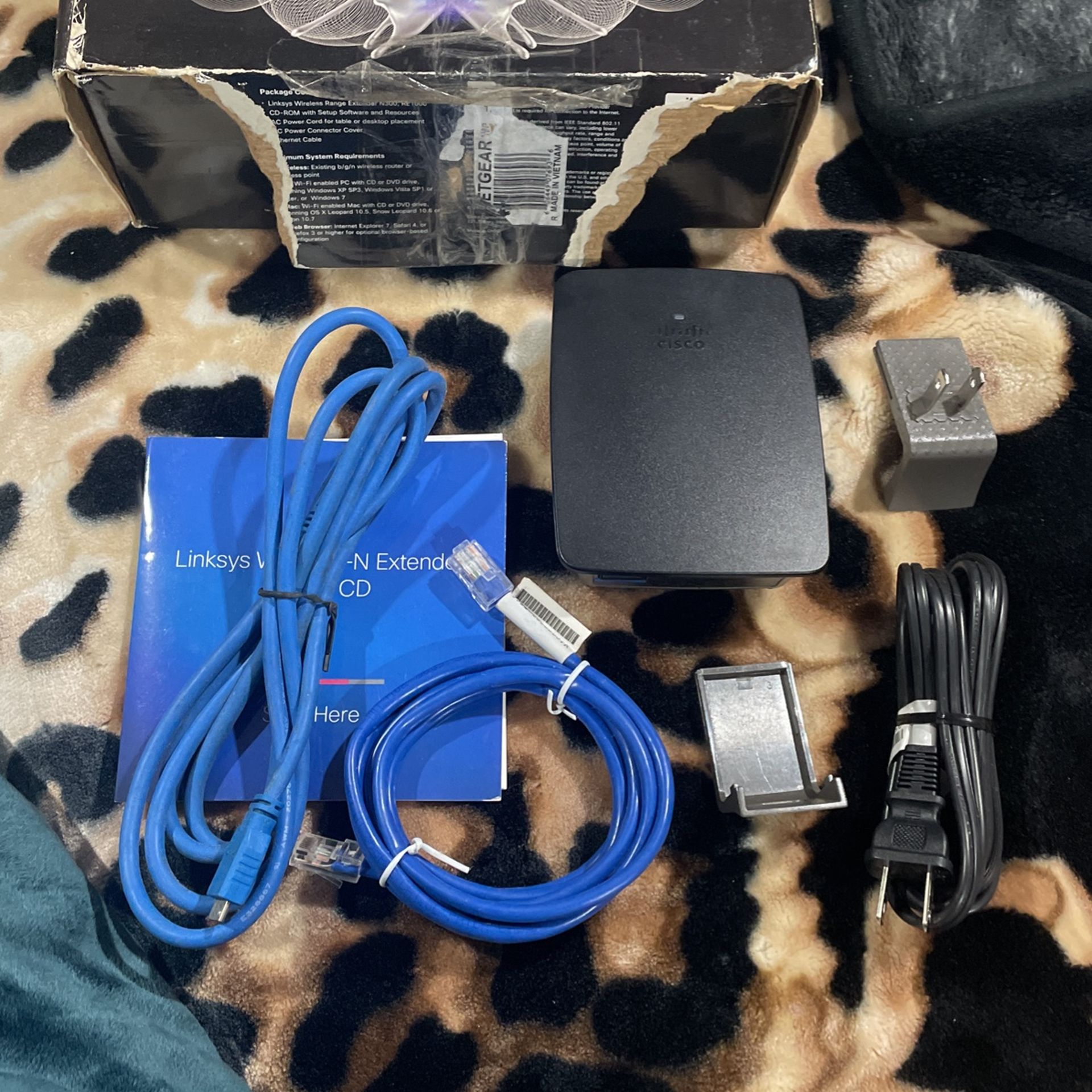 Linksys N300 Wireless -N Range Extender Re1000