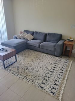 nuLOOM "Diana" Off-White Moroccan Shag Area Rug (6'7" x 9') - Excellent Condition