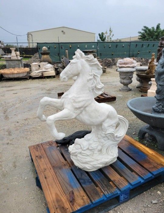 Concrete Horse Statue / Cement Outdoor Backyard Patio Garden Horses