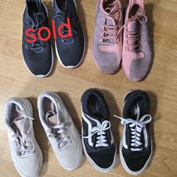 Lady's Athletic Shoes 