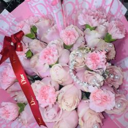 25 Pink Roses And Carnations 