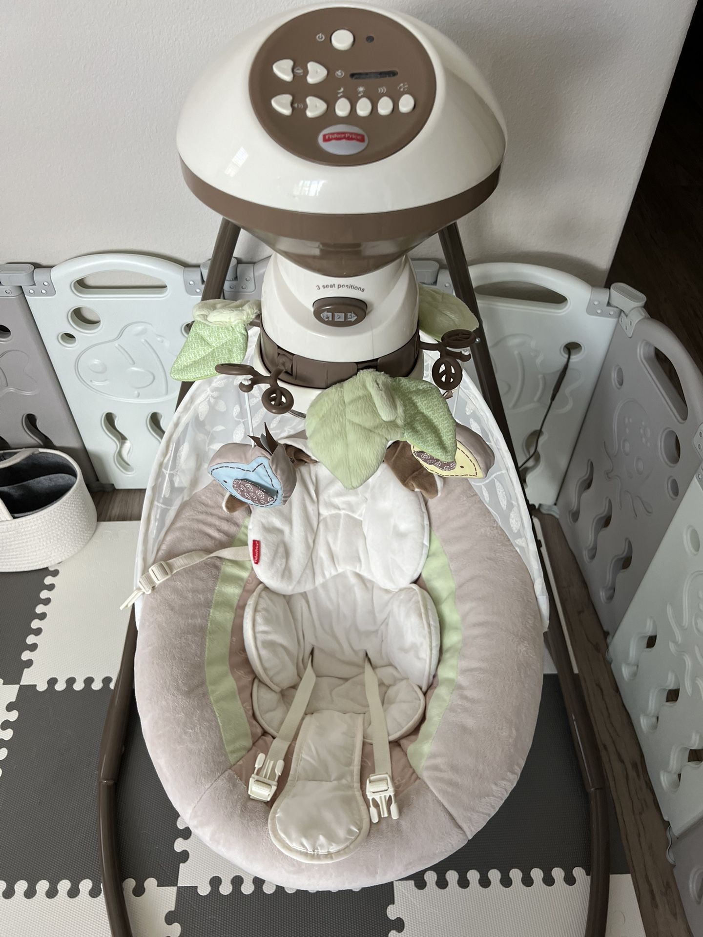 Fisher Price - Baby Seat and Swing