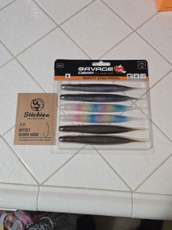 Savage gravity sticks and hooks