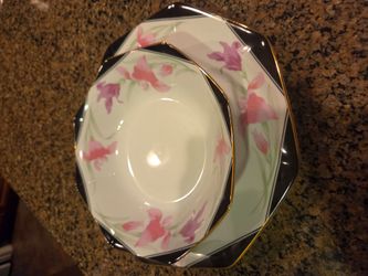 Dining china set service for 8 never been used perfect