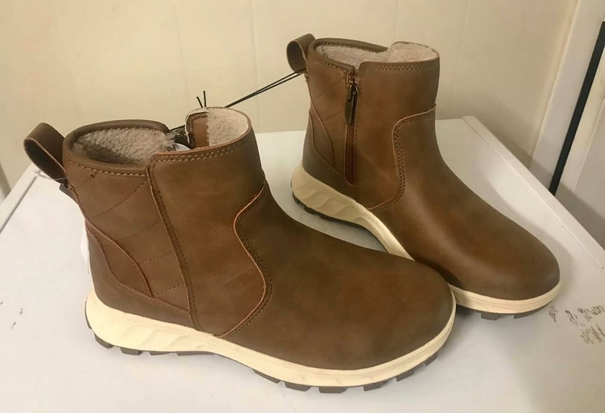 Kombu Woman Dusk Boots Size 7
