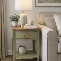 Vintage Solid Wood Mahogany Side / End Table by Drexel