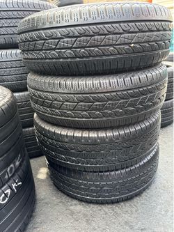 Tengo un Set de llantas en muy buenas condiciones, marca  NEXEN 225/70R15 instaladas y balanceadas por el mismo precio $250