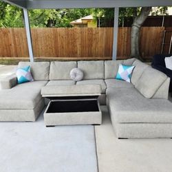 Sectional Brand New Condition Super Clean And Comfortable 