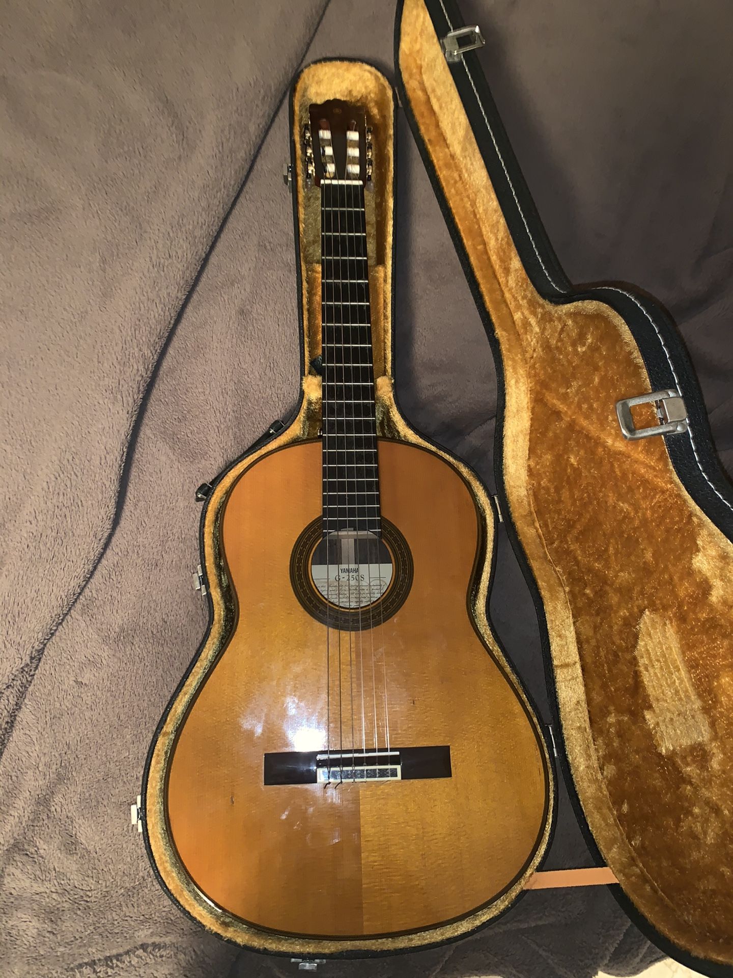Yamaha G-250s Acoustic Guitar