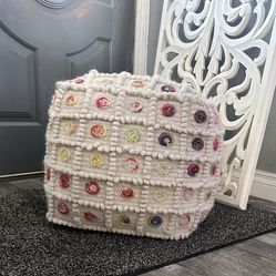 Pouf ottoman