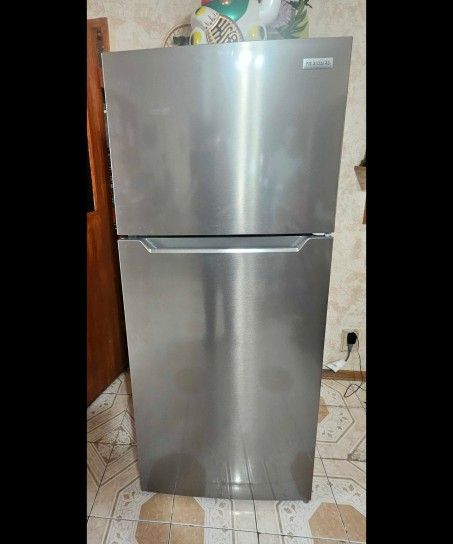 Fridvera Refrigerador 20 CU. Ft W/ Top Freezzer