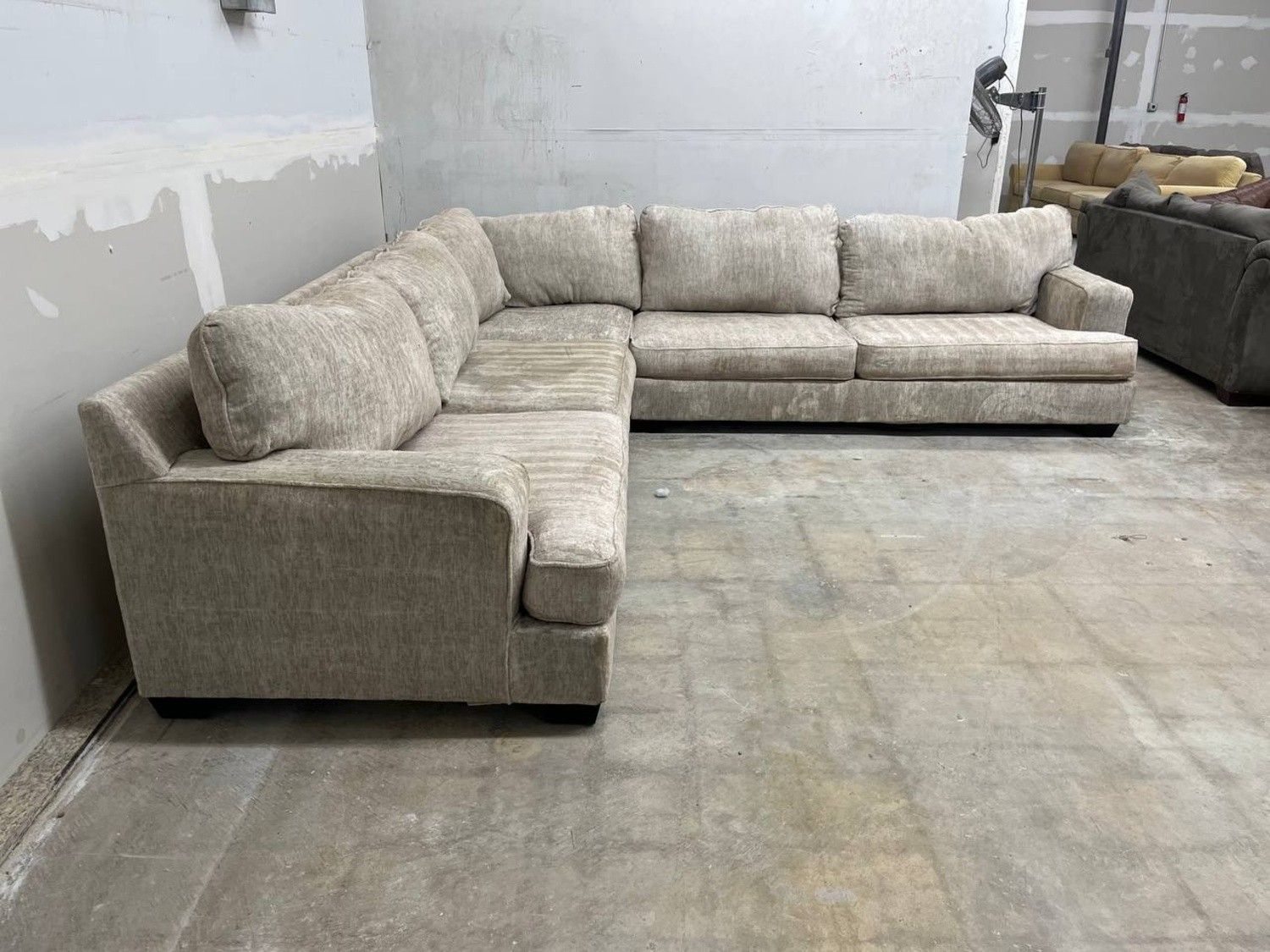 Ashley Furniture Rawcliffe 3-Piece Sectional Couch