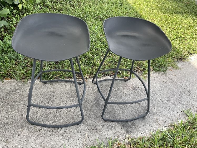 2 Counter Swivel stools 