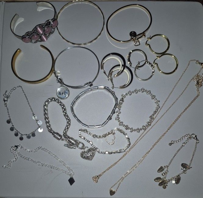 Gold/Silver Toned Jewelry Lot