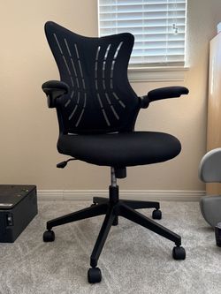 Adjustable desk chair - black