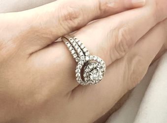 Beautiful Engagement Ring - Less Than A Year Old Thumbnail
