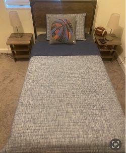Twin bed frame / Cama individual