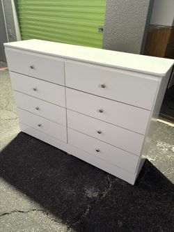 BEAUTIFUL WHITE 8 DRAWER CHEST DRESSER FOR SALE🆕