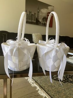 Flower girl baskets. (Set of 2)