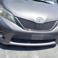TOYOTA SIENNA  SE 2013 PARTS OUT 