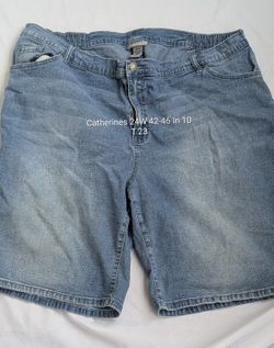 Womens Plus Denim Blue Jean Shorts By Catherines 24W Elastic In The Sides 42-46, In 10, Total Length 23. 76% Cotton, 16% Polyester, 7% Rayon, 1% Spand