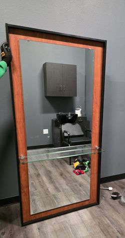 Mirrored Salon Station