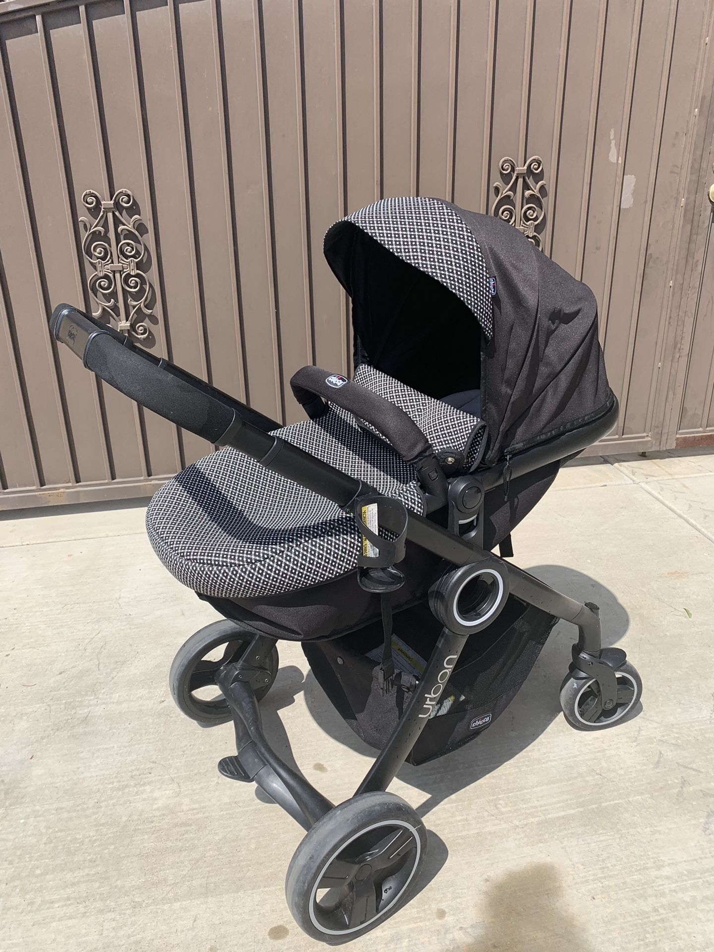 CHICO Urban Stroller w/bassinet and car seat adapter.