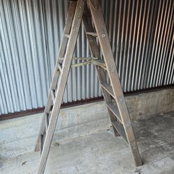 New Wood Ladder Heavy Duty