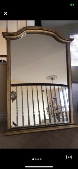 Gorgeous Vintage Mirror 33 x 47
