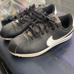 Nike Cortez 6 1/2 youth