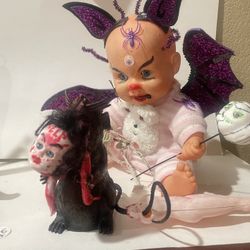 Halloween Doll Chattering Wobbling Battery Operating 