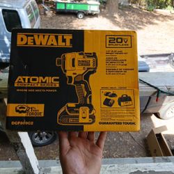 Dewalt Atomic Drill DCF809C2 And DWAMF30