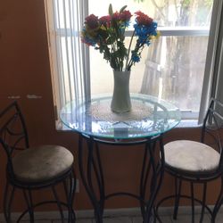 Dining Room Table & Chair Set