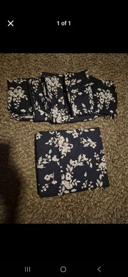 4 pillow cases & a bed sheet
