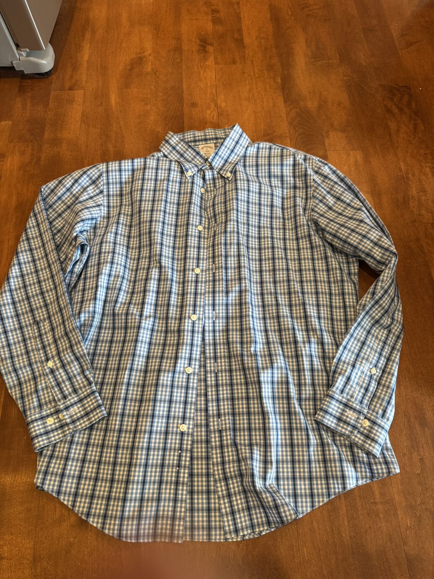 Men men’s Brooks Brothers, button-down shirt size extra large shipping available