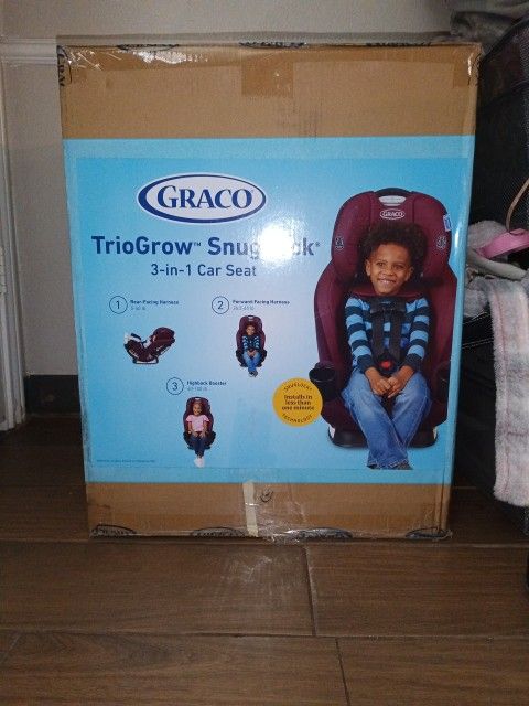 Graco TrioGrow SnugLock 3-in-1 Car seat (Red/Maroon)