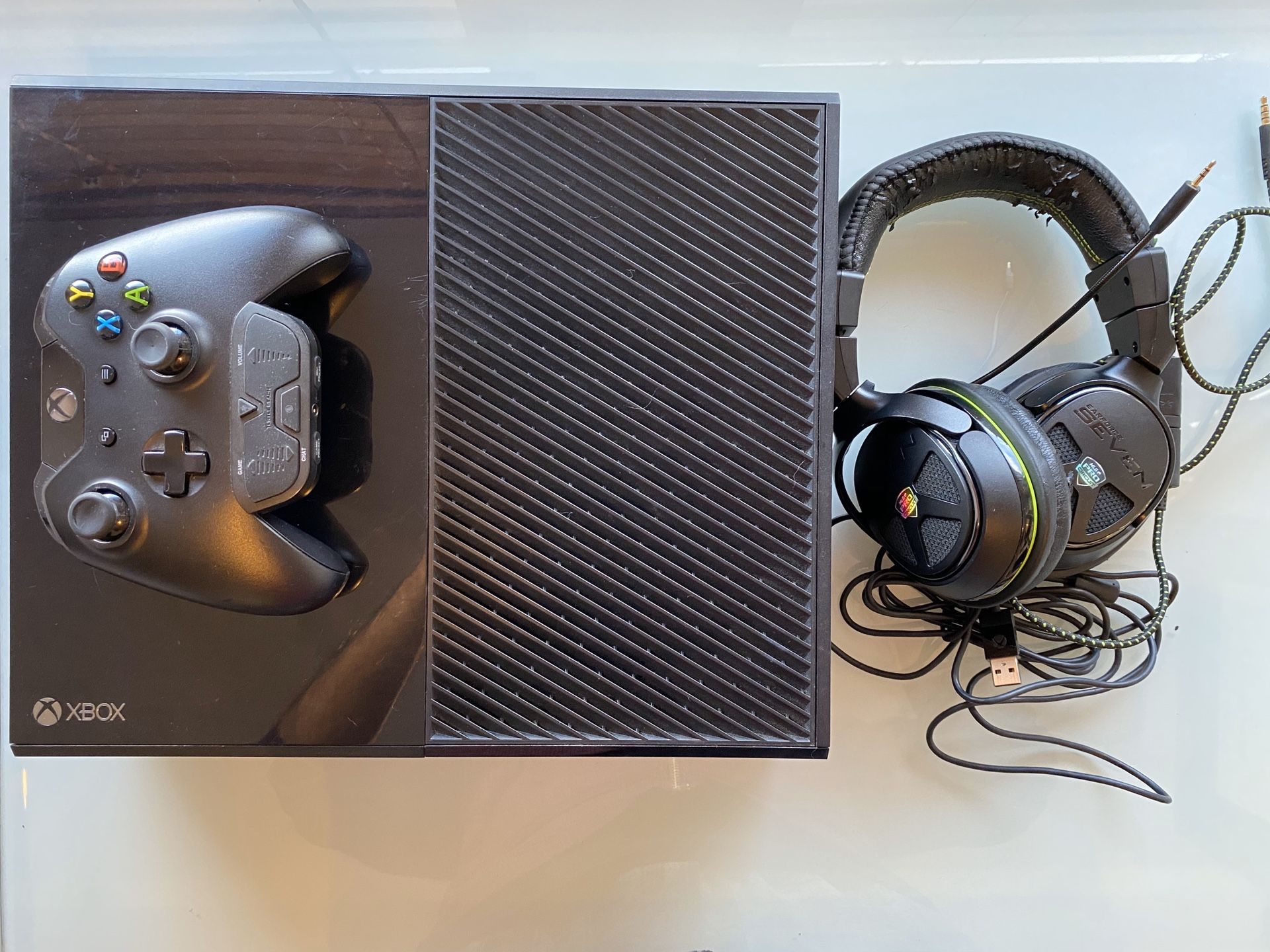 Xbox One with Turtle Beach Headset