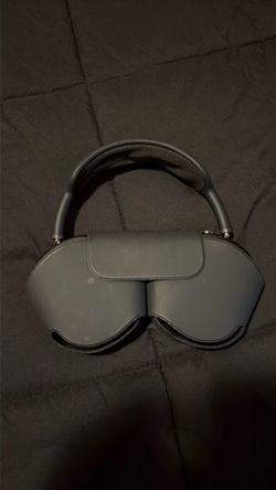 Apple AirPods Max Headphones lightning