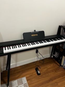 Vediya Digital Piano with Stand and Pedal