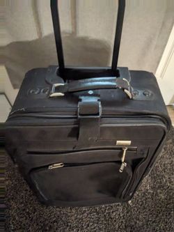Suitcase 13x20 good condition on wheels