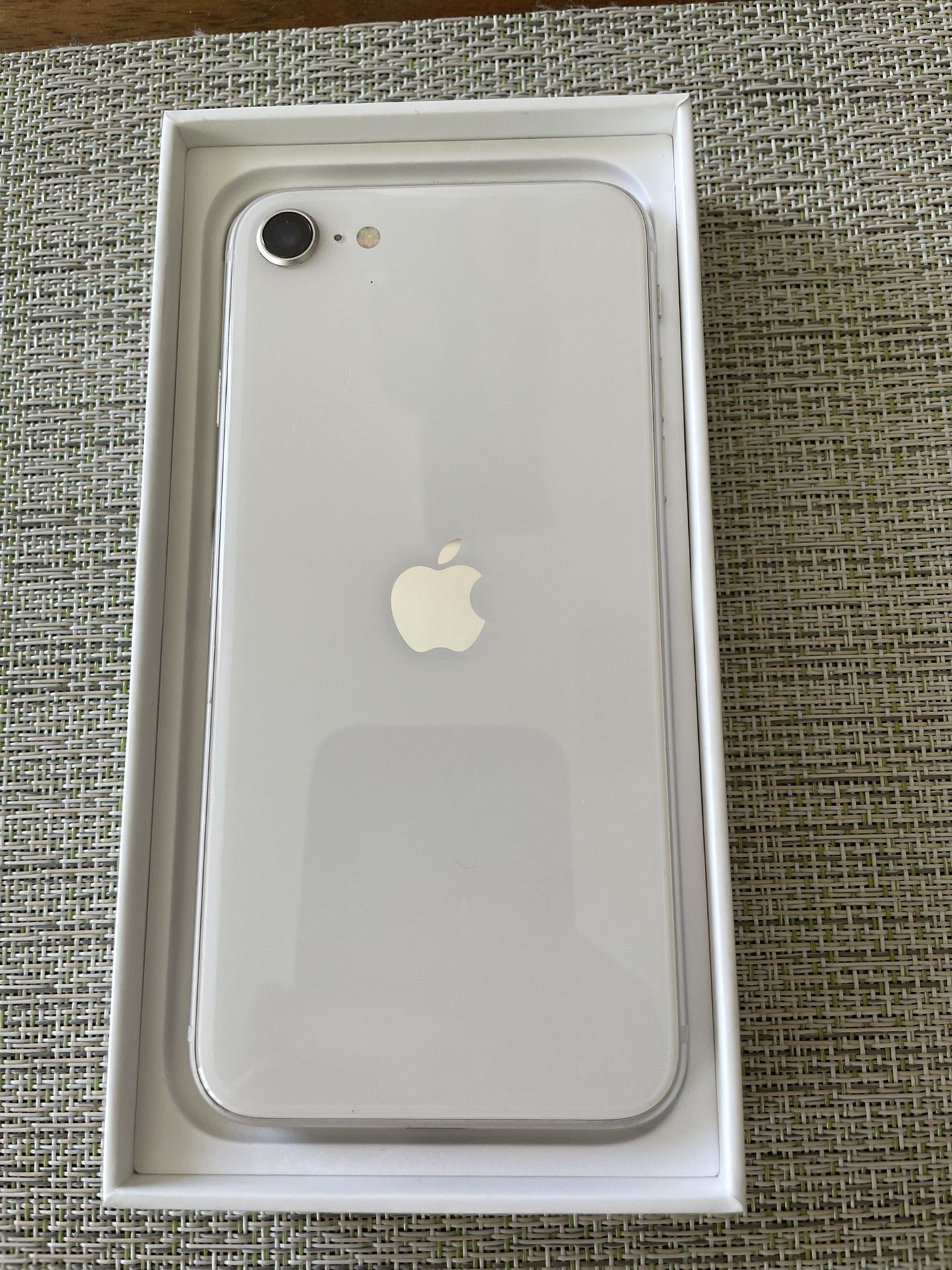 iPhone SE 3rd Gen 64 GB