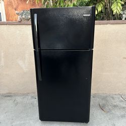 Frigidaire Fridge Black 18cu Ft 30x30x66🛑👍3 MONTHS WARRANTY 
