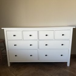 8-Drawer Dresser
