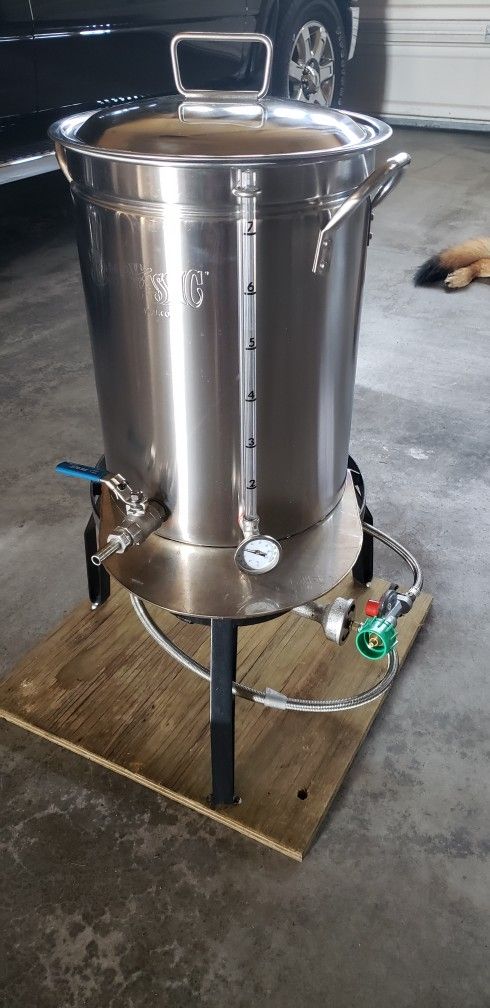 Bayou Classic 30 Qt 7.5 Gallon Brew/Boil Kettle With Burner