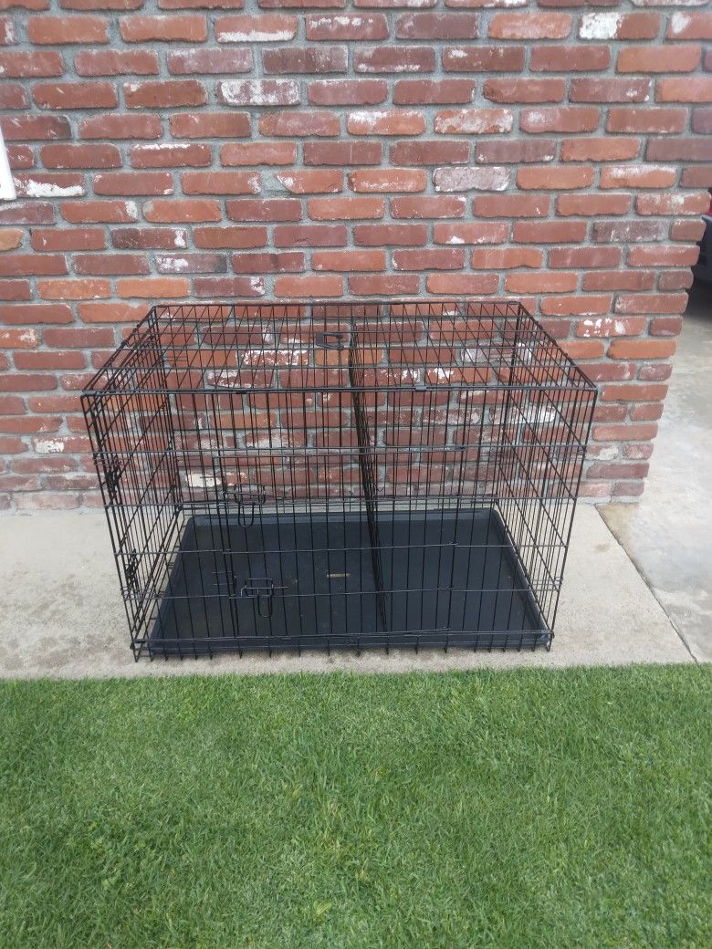 Large animal cage with divider