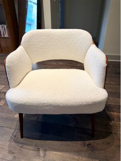 pretty and comfy chair