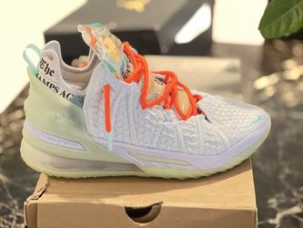 Mens Size 8.5 LeBron’s 100% Authentic!!