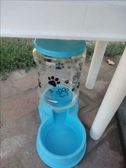 Pet Food Dispenser