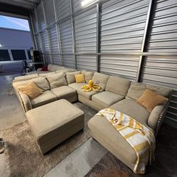 Sectional Sofa/ Couch DELIVERY AVAILABLE 