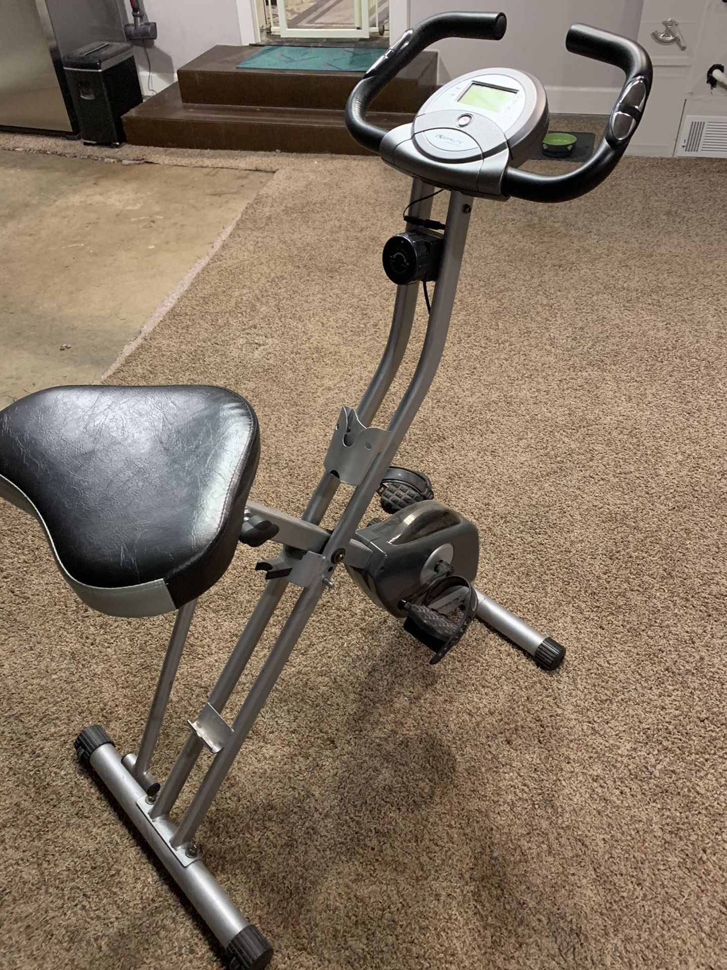 Stationary exercise bike